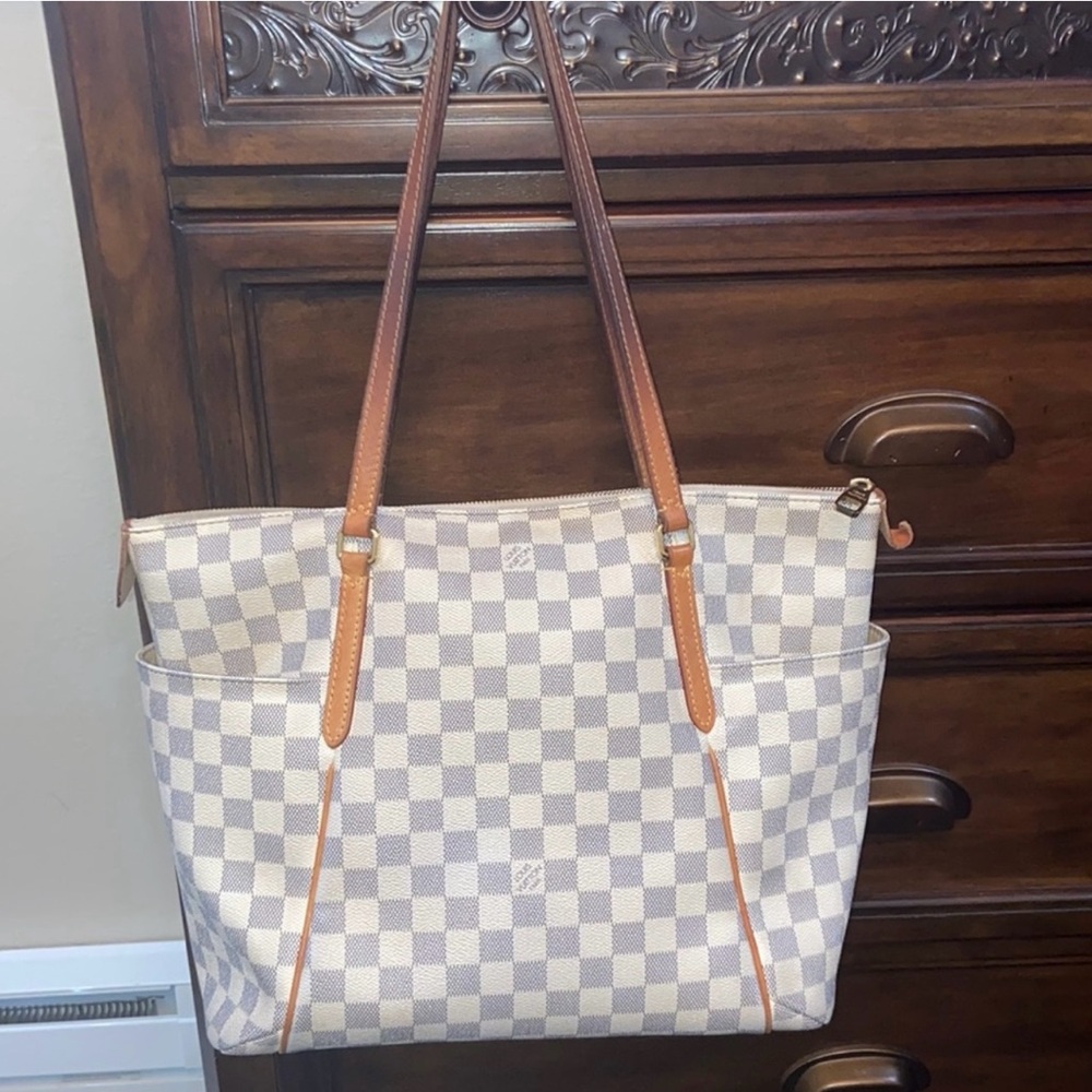 AUTHENTIC! Louis Vuitton Cream and Tan Checkered Tote